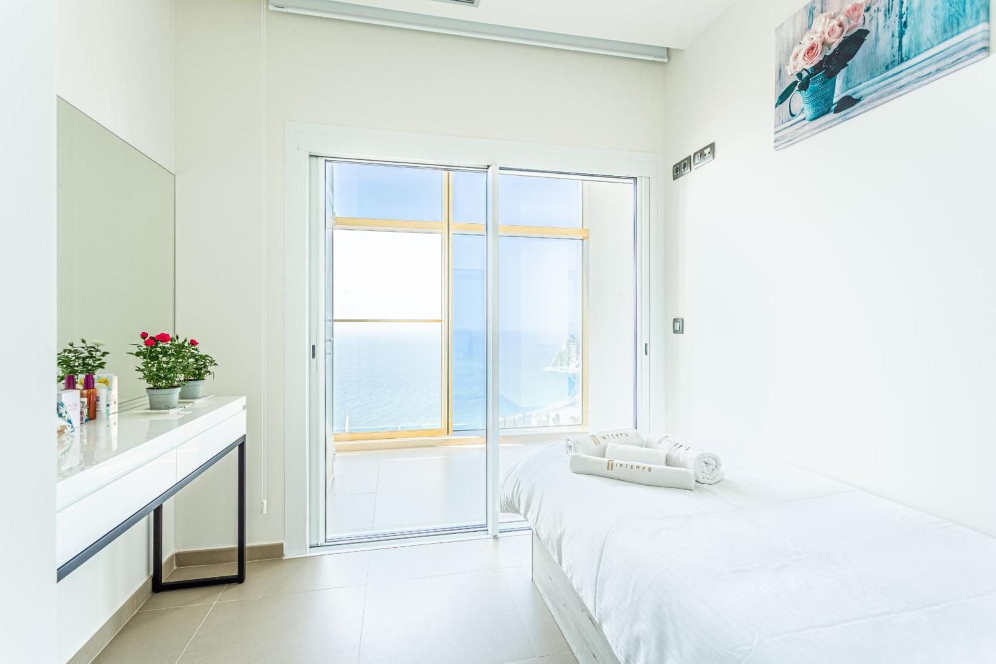 Intempo By Holuxe - 272 - 27Th Floor Apartment เบนิดอร์ม ภายนอก รูปภาพ