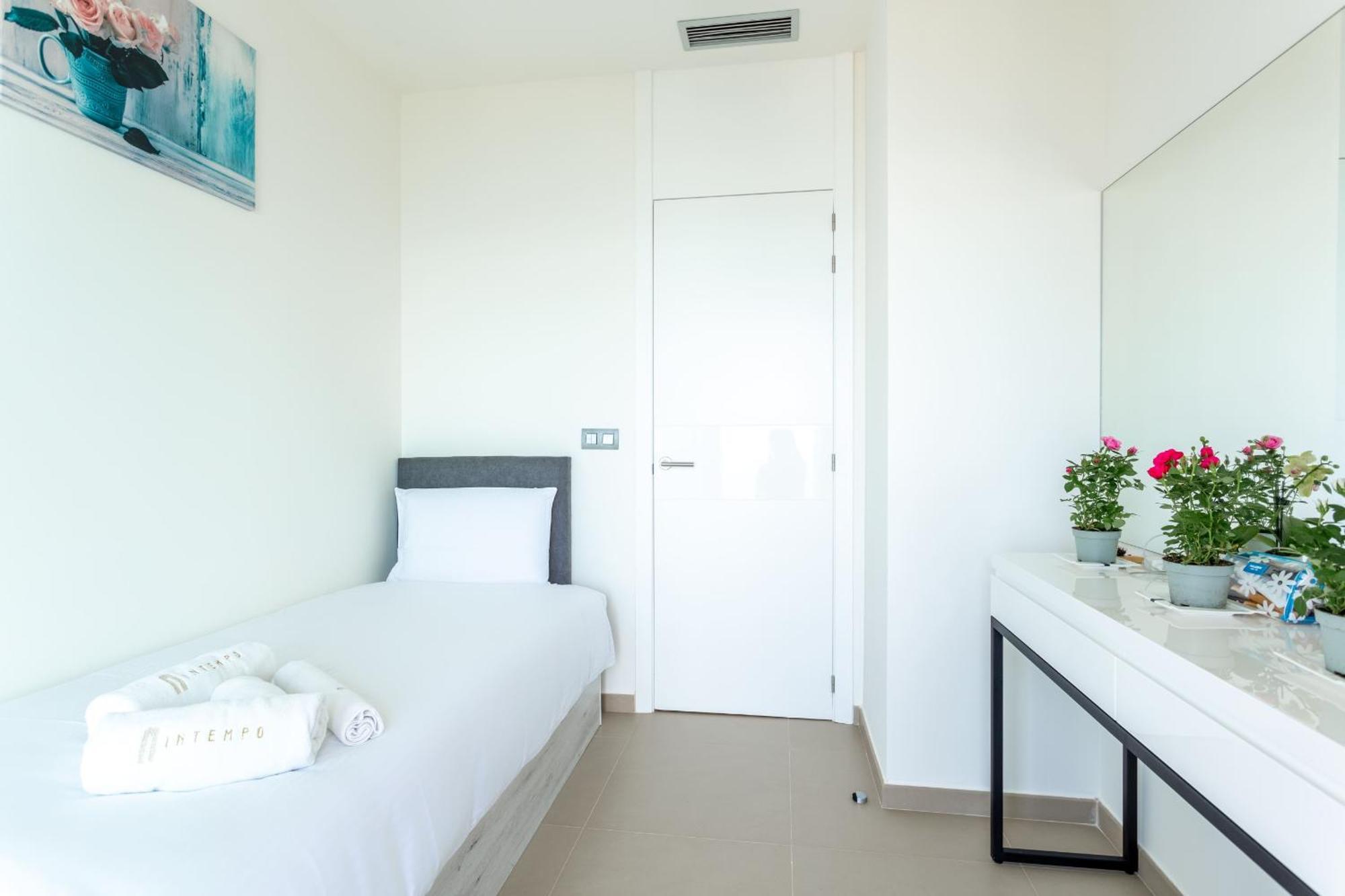 Intempo By Holuxe - 272 - 27Th Floor Apartment เบนิดอร์ม ภายนอก รูปภาพ